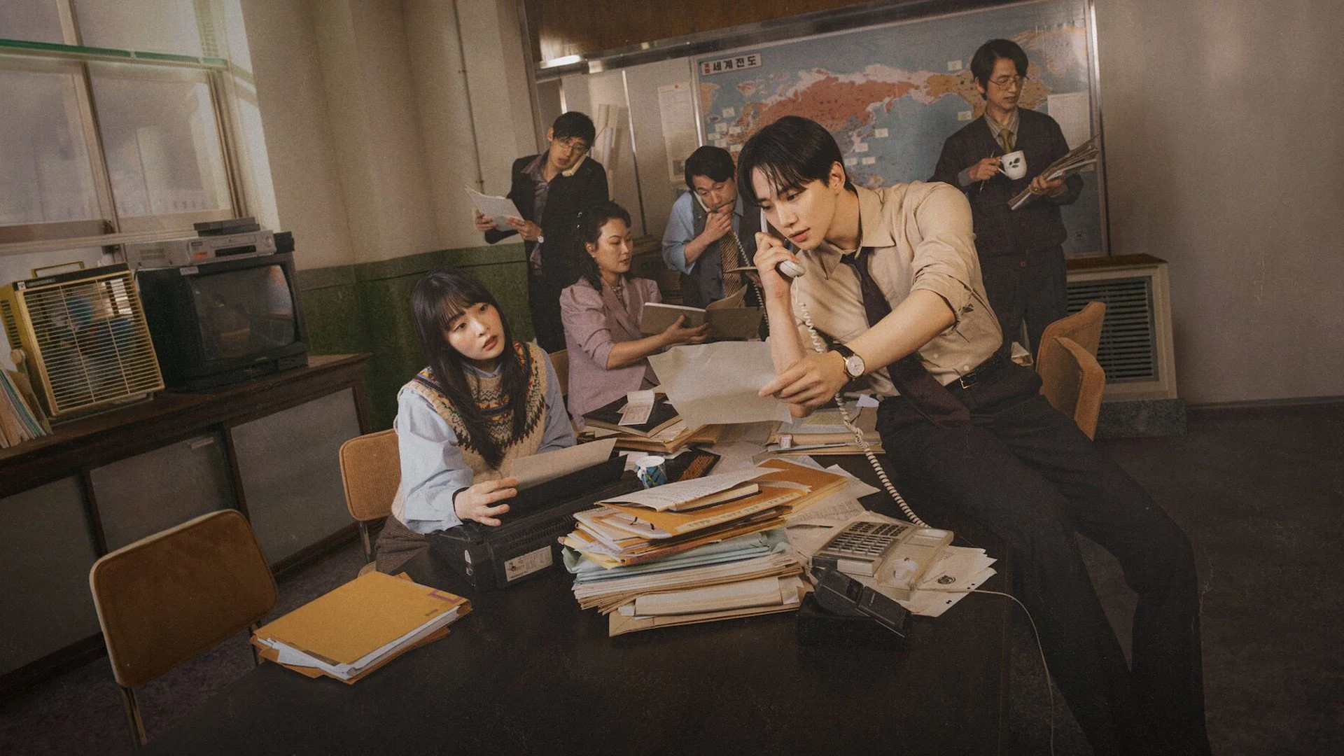 Xem Gia Đình Bão Tố Online - Cùng Xem Cùng Chill | Phim Hay C